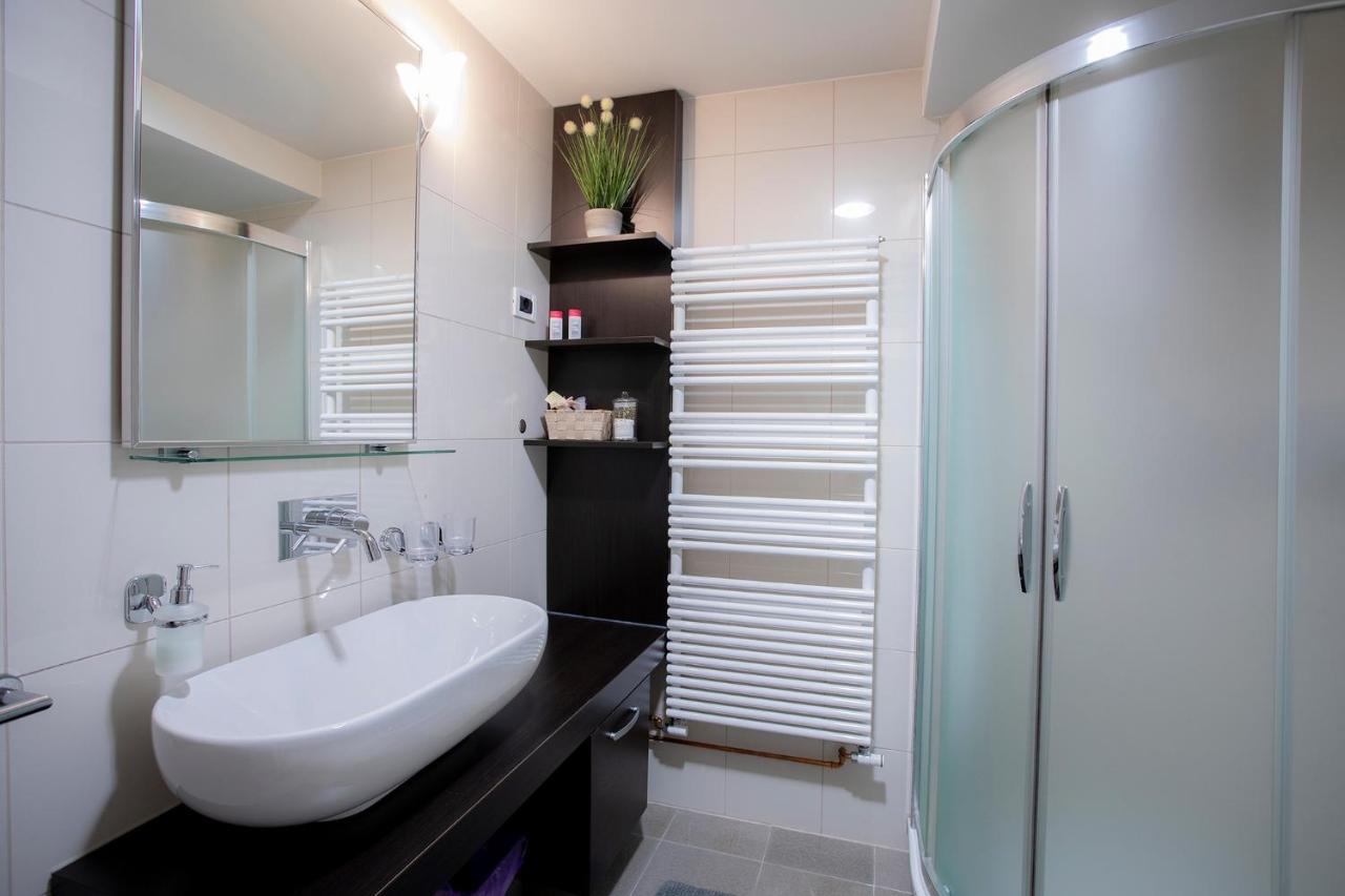 Trio Apartment *