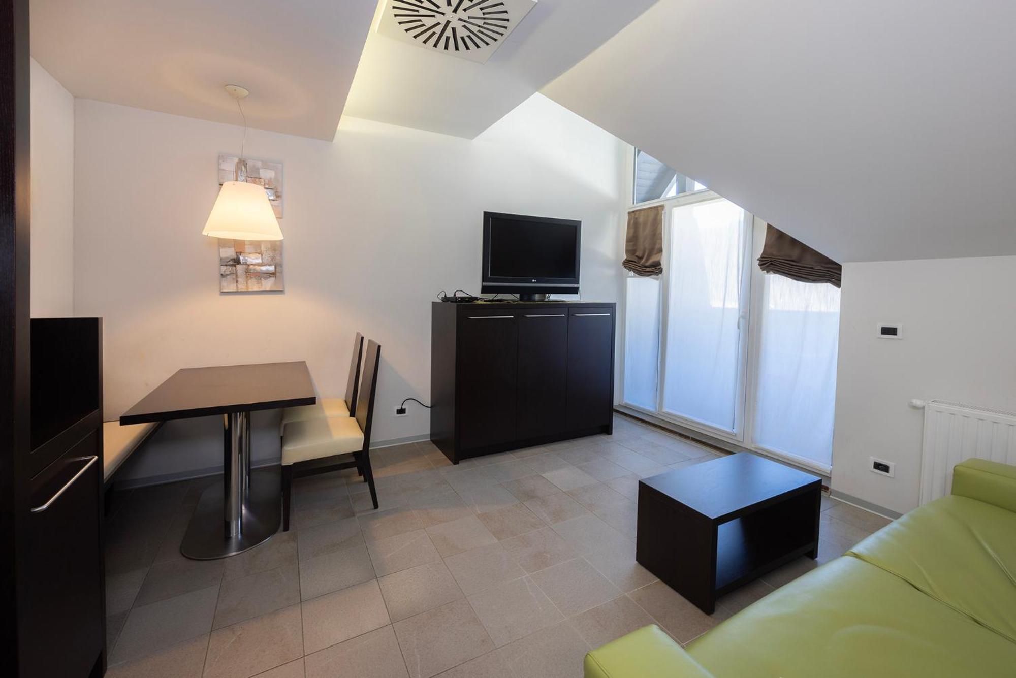 Apartment Trio *